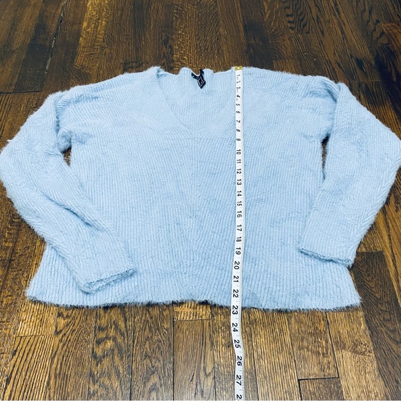 Soft fuzzy blue Forever 21 sweater - Picture 4 of 6
